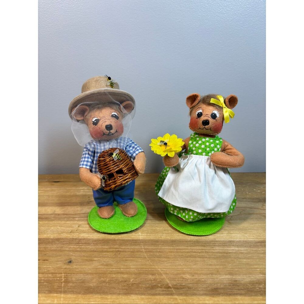 Annalee 7” Mom and Dad Honey Bears with Bee Hive and Flower 2019